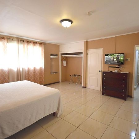 The Liguanea Club Hotel คิงส์ตัน ภายนอก รูปภาพ