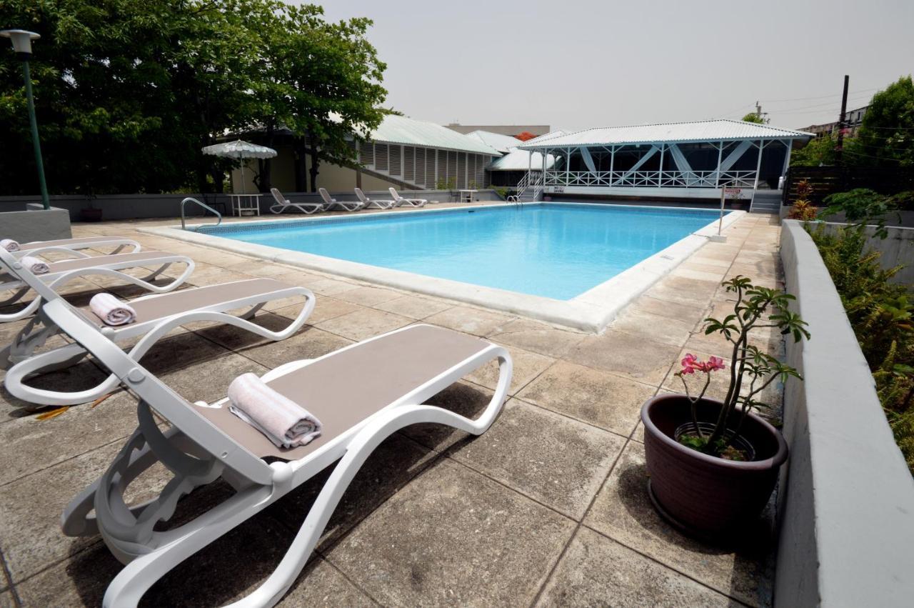 The Liguanea Club Hotel คิงส์ตัน ภายนอก รูปภาพ
