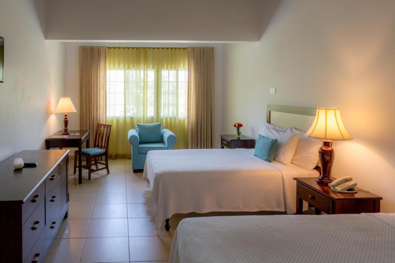 The Liguanea Club Hotel คิงส์ตัน ภายนอก รูปภาพ