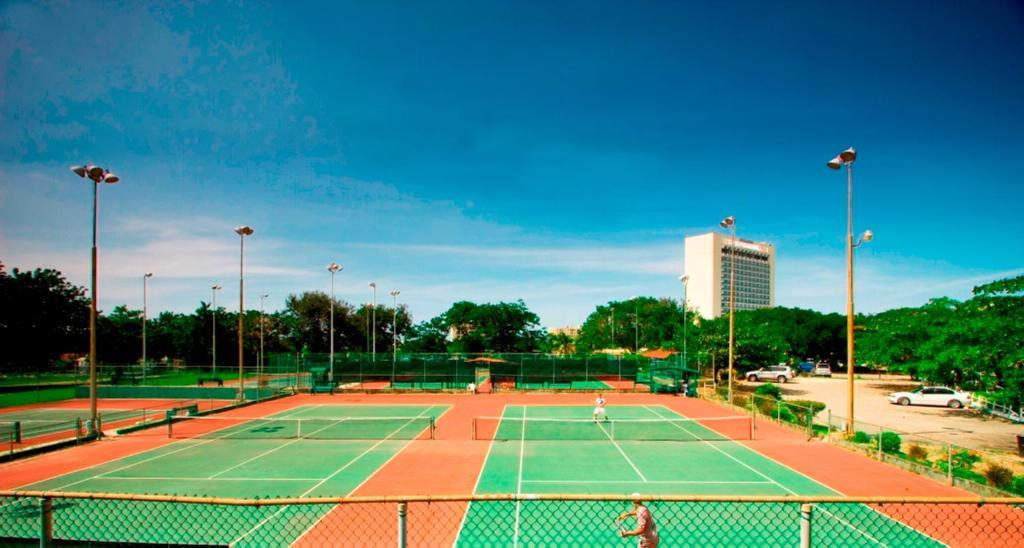 The Liguanea Club Hotel คิงส์ตัน ภายนอก รูปภาพ