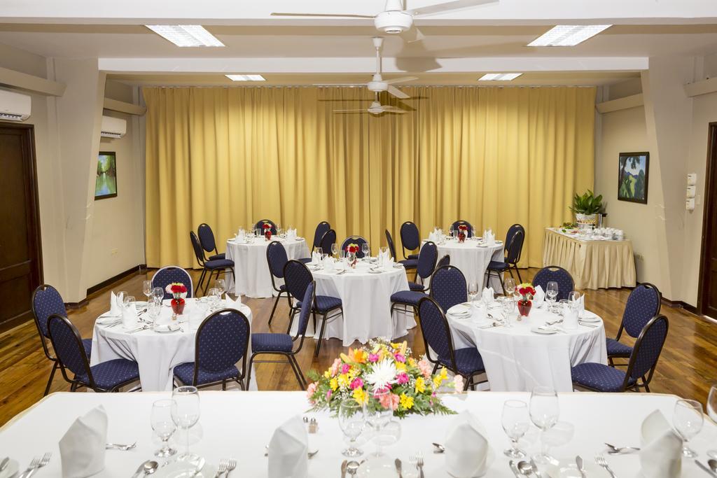 The Liguanea Club Hotel คิงส์ตัน ภายนอก รูปภาพ