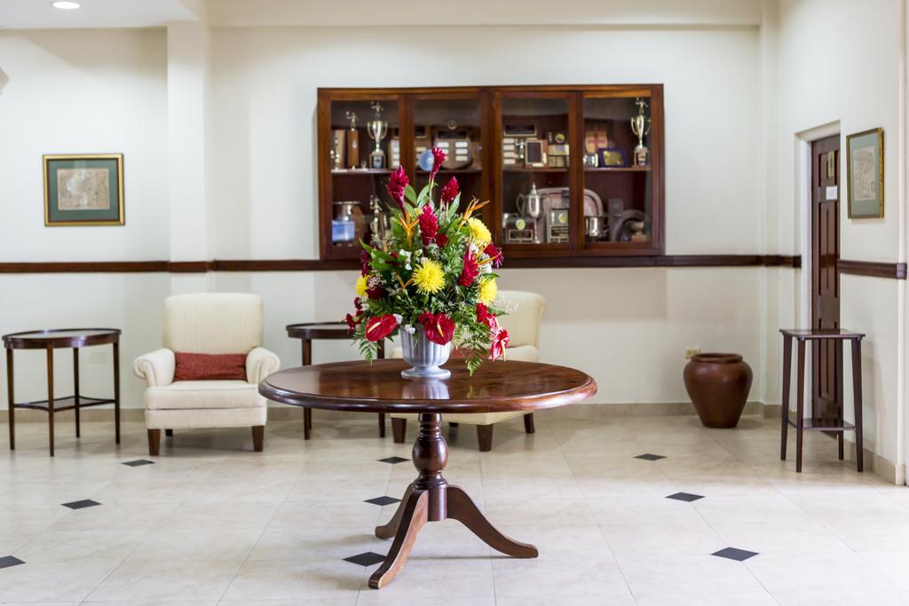 The Liguanea Club Hotel คิงส์ตัน ภายนอก รูปภาพ