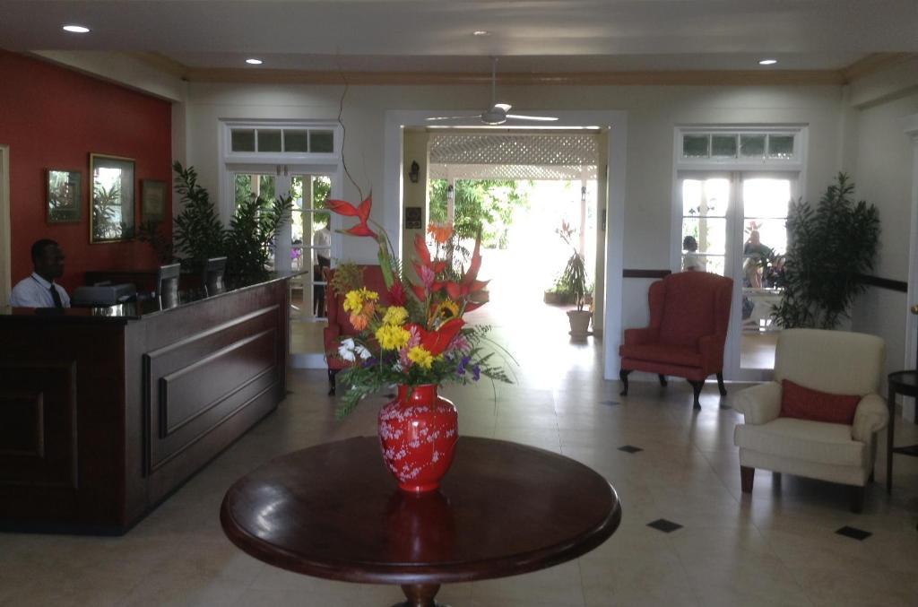The Liguanea Club Hotel คิงส์ตัน ภายนอก รูปภาพ